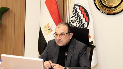 وزير قطاع الأعمال العام يعقد اجتماعا موسعا لمتابعة مشروعات قطاع الصناعات المعدنية ومؤشرات الأداء