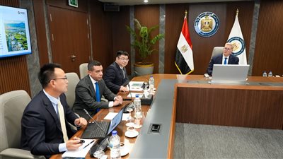  وزير البترول يبحث مع 