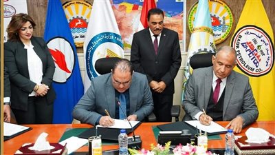 وزارة البترول  توقع بروتوكولي تعاون لتنفيذ مشروعات تنموية وقوافل طبية بمحافظة مطروح*