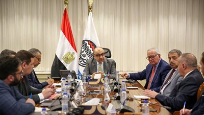 وزير قطاع الأعمال العام يبحث مع الاتحاد العام للمستثمرين الأفرو-آسيوي فرص الشراكة والاستثمار