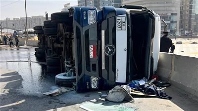 انقلاب سيارة نقل بنزين على مطلع كوبري حسب الله الكفراوي في اتجاه زهراء المعادي