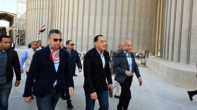 رئيس الوزراء يتفقد صومعة عتاقة بالسويس للاطمئنان على كفاءة منظومة تخزين القمح وتعزيز المخزون الاستراتيجي
