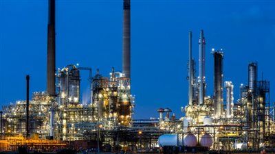 تحليل: لماذا تصعد أسهم البتروكيماويات رغم التوترات الجيوسياسية؟