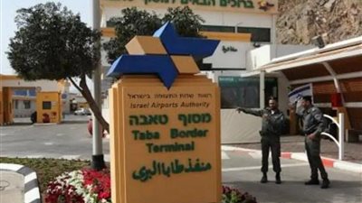الإسرائيليون يهربون من صواريخ إيران عبر معبر طابا
