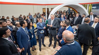 بدوي يتفقد أجنحة الشركات المشاركة في مؤتمر ومعرض مصر الدولي للطاقة “إيجبس 2026”