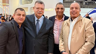 حمدي عبدالعزيز يلفت الأنظار في إيجبس والزوار يحتفون به