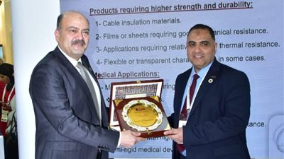 تنفيذاً لتوجهات الوزير: علاء عبدالفتاح يكرم البتروكيماويات المصرية لدورها في توطين الصناعات المتخصصة