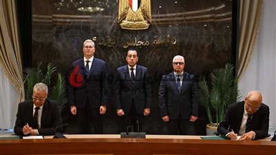 رئيس الوزراء يشهد توقيع عقد شراكة بين شركة  