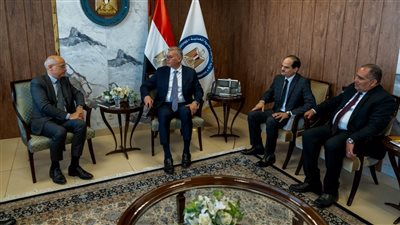  وزير البترول يلتقي وفد شركة توتال إنرجيز الفرنسية للبحث عن الغاز بمنخفض هيرودوت العميق غرب المتوسط