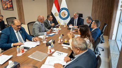 وزير البترول يعقد اللقاء الدوري مع أعضاء مجلسي النواب والشيوخ