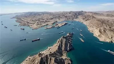 إيران تعيد إغلاق مضيق هرمز وتتهم واشنطن بـ«القرصنة البحرية»