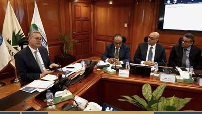 وزير البترول يوجه بالإسراع في استغلال إمكانات البترول والغاز بحقول شركة خالدة ويشيد بخطتها الخمسية