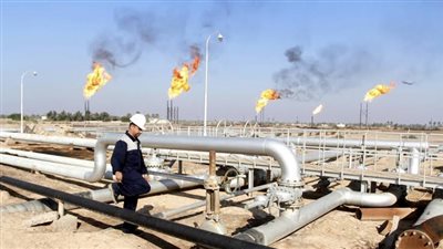 العراق يطرح شحنات بترول البصرة بخصومات كبيرة وسط تحديات العبور في مضيق هرمز