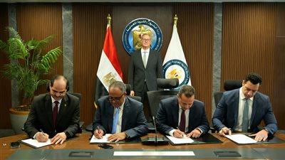 وزير البترول يشهد توقيع مذكرة اتفاق مع بى بى وهاربور إنرجى