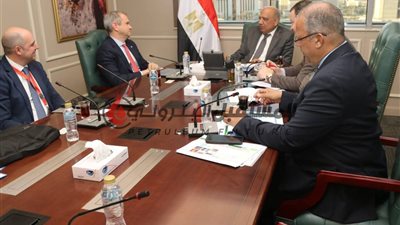 وزير الكهرباء يبحث مع مسئولي شركة الكازار الإماراتية تنفيذ مشروعات طاقة الرياح قدرة 1500 ميجاوات في الزعفرانة والغردقة