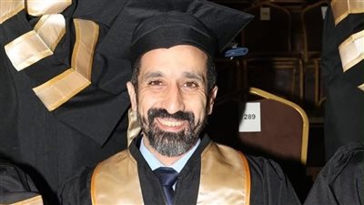 أكرم عبد العظيم يحصل على درجة الماجستير في إدارة الأعمال بتقدير امتياز