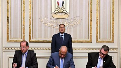 مدبولي يشهد مراسم توقيع بروتوكول اتفاق لتمويل مشروعات تدعيم وتطوير الشبكة القومية للكهرباء لاستيعاب قدرات الطاقات المتجددة