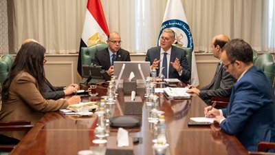 وزيرا البترول والاستثمار يبحثان عن جهات لتوفير تمويل لمشروعات القطاع