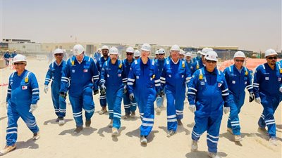 وزير البترول يتفقد موقع عمل بتروجت في تنفيذ أحد مشروعات البنية التحتية بحقول النفط في الإمارات