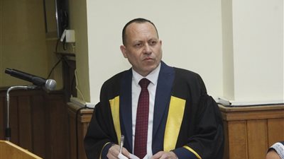 أشرف المحروقي يحصل على أول دكتوراه عن المنظمات النقابية العمالية من جامعة القاهرة