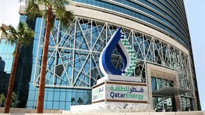 قطر للطاقة تمدد حالة القوة القاهرة على شحنات الغاز المسال حتى أكتوبر