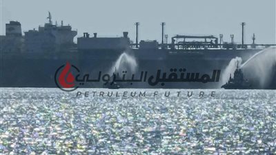 البترول توضح حقيقة حريق سفينة تغييز دمياط