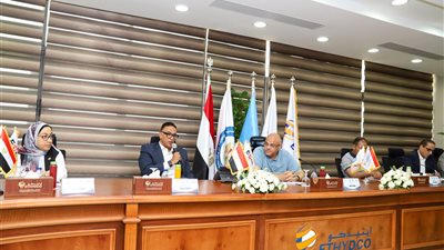 محافظ الإسكندرية يزور إيثيدكو ويضع حجر الأساس لمشروع تطوير طريق النهضة بالعامرية