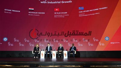 وزير الصناعة يشارك بجلسة نقاشية بعنوان “مواءمة تنمية الموارد المعدنية مع النمو الصناعي”
