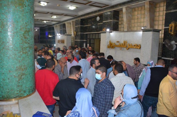 العاملون بشركة مصر للبترول يدلون بأصواتهم في انتخابات مجلس النواب