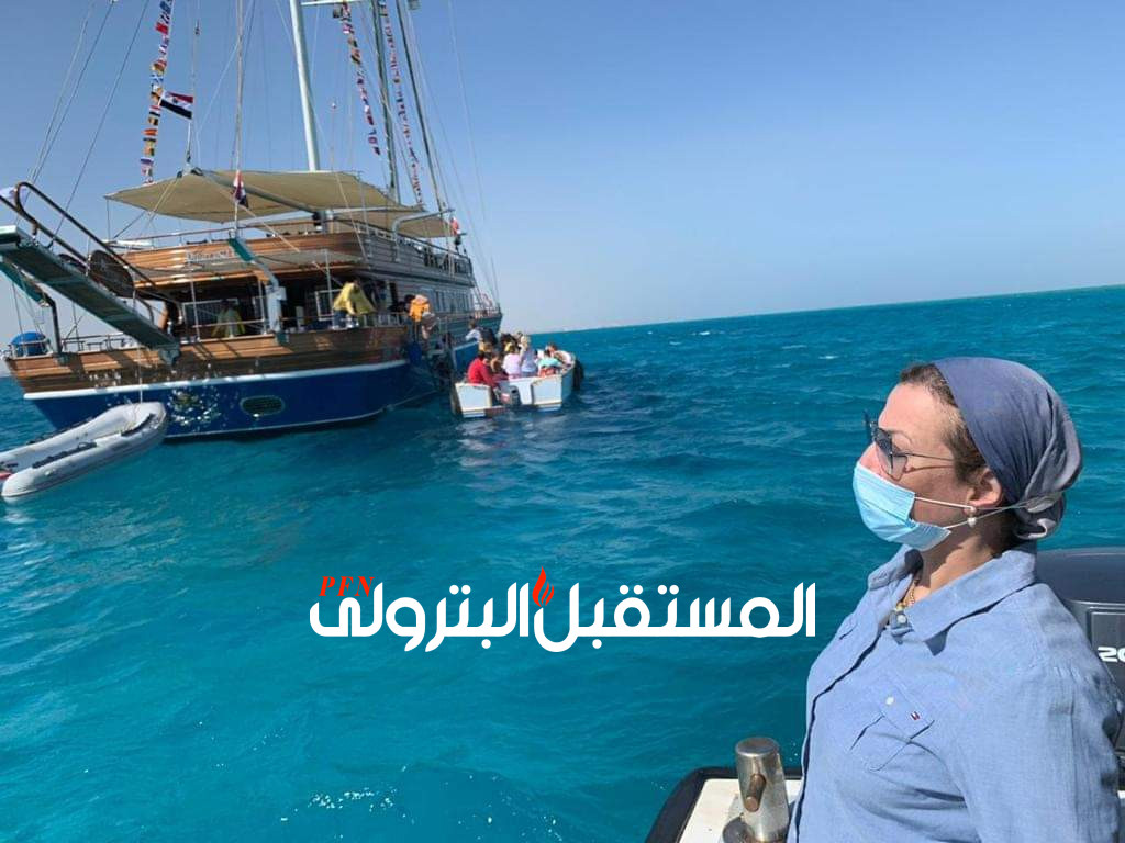 وزيرة البيئة تستقل لنش محميات البحر الأحمر وتشارك العاملين فى دوريات المرور بمدينة الغردقة