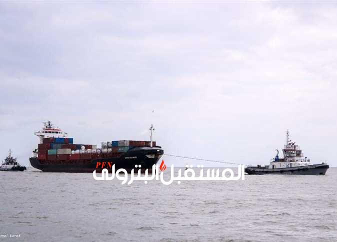 تعطل سفينة حاويات جديدة .. و ميناء دمياط ينجح في إنقاذها وقطرها