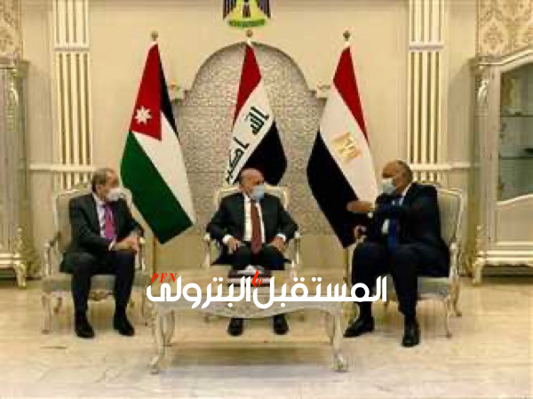 وزير الخارجية يصل إلى بغداد للمشاركة بالاجتماع الوزاري الثلاثي بين مصر والأردن والعراق