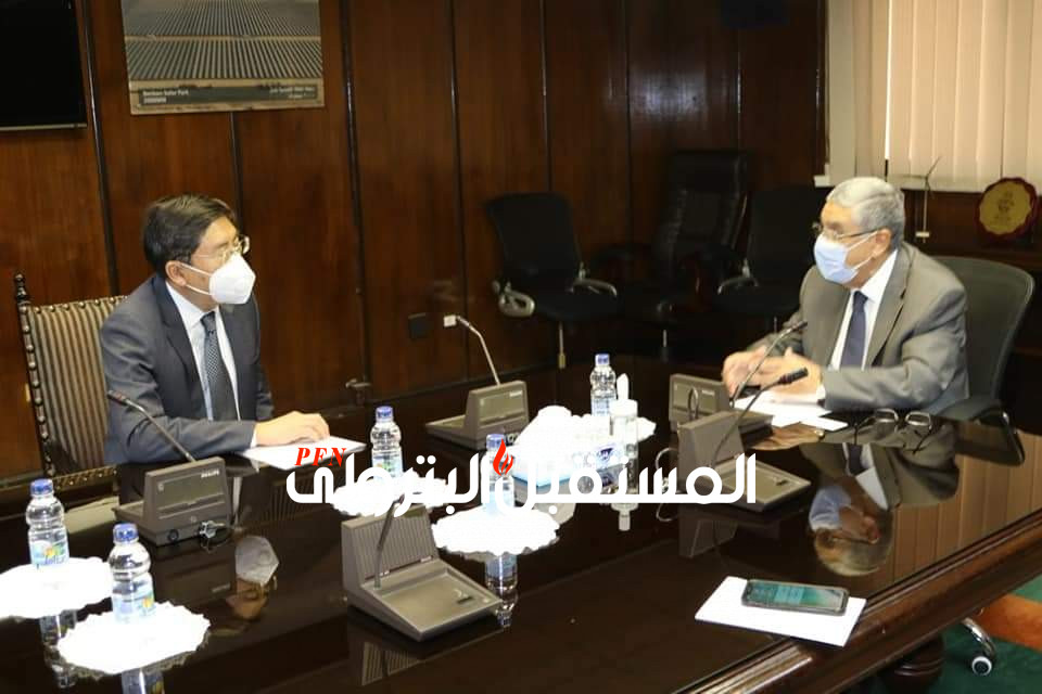 لقاء وزير الكهرباء والطاقة المتجددة مع سفير سنغافورة بالقاهرة