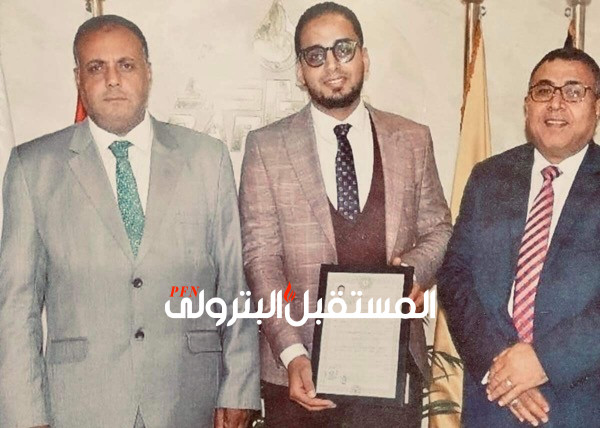 رئيس بدرالدين للبترول يكرم وائل سعيد لحصوله على الدكتوراة