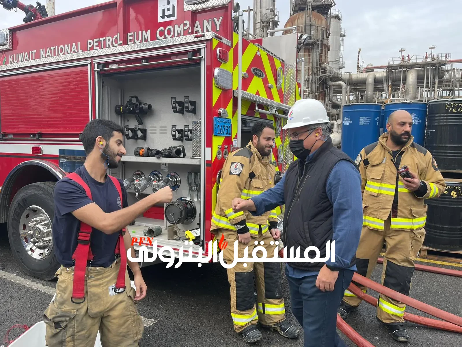 وزير النفط الكويتى يتفقد موقع حريق مصفاة الاحمدى والاطمئنان على سلامة العاملين