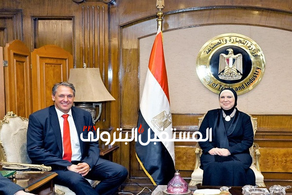 وزيرة التجارة والصناعة تبحث مع شركة مرسيدس- بنز ايجيبت تعزيز استثماراتها في مصر