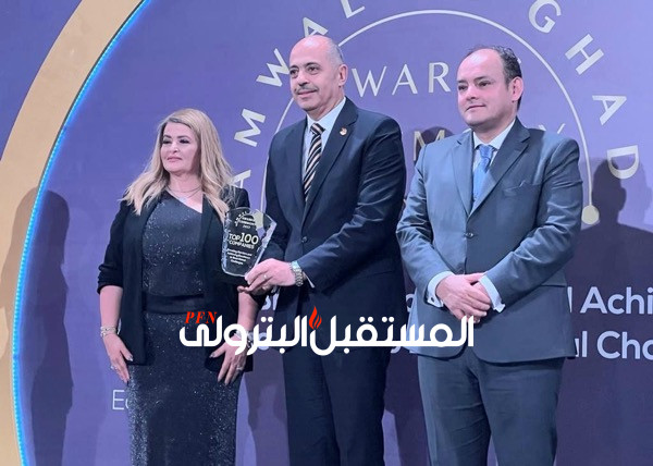 عمرو لطفي يتسلم جائزة أموك ضمن أفضل 100شركة هذا العام 2023