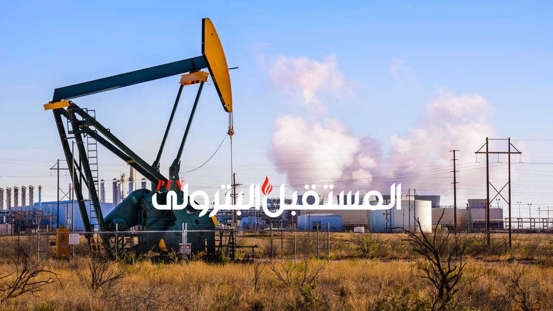 النفط يسجل أول خسائر أسبوعية في شهر.. وبرنت يهبط إلى 93.3 دولار للبرميل