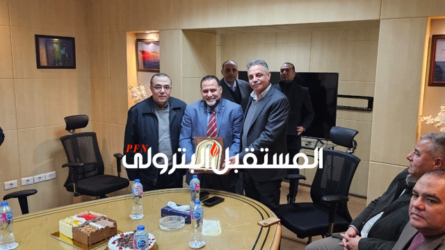 جمسه تكرم محمد أكرم الجزار مساعد رئيس الشركة للشئون الإدارية